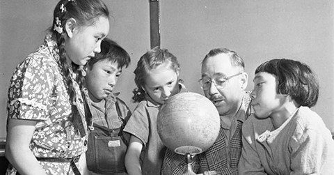 CanadasHistory's tweet photo. In her article, Mary Carpenter reflected on the legacy of the residential schools in the Far North. You can read it here: https://t.co/bTTAoEOhdZ #residentialschools #Inuithistory https://t.co/eNRW6GzyQW