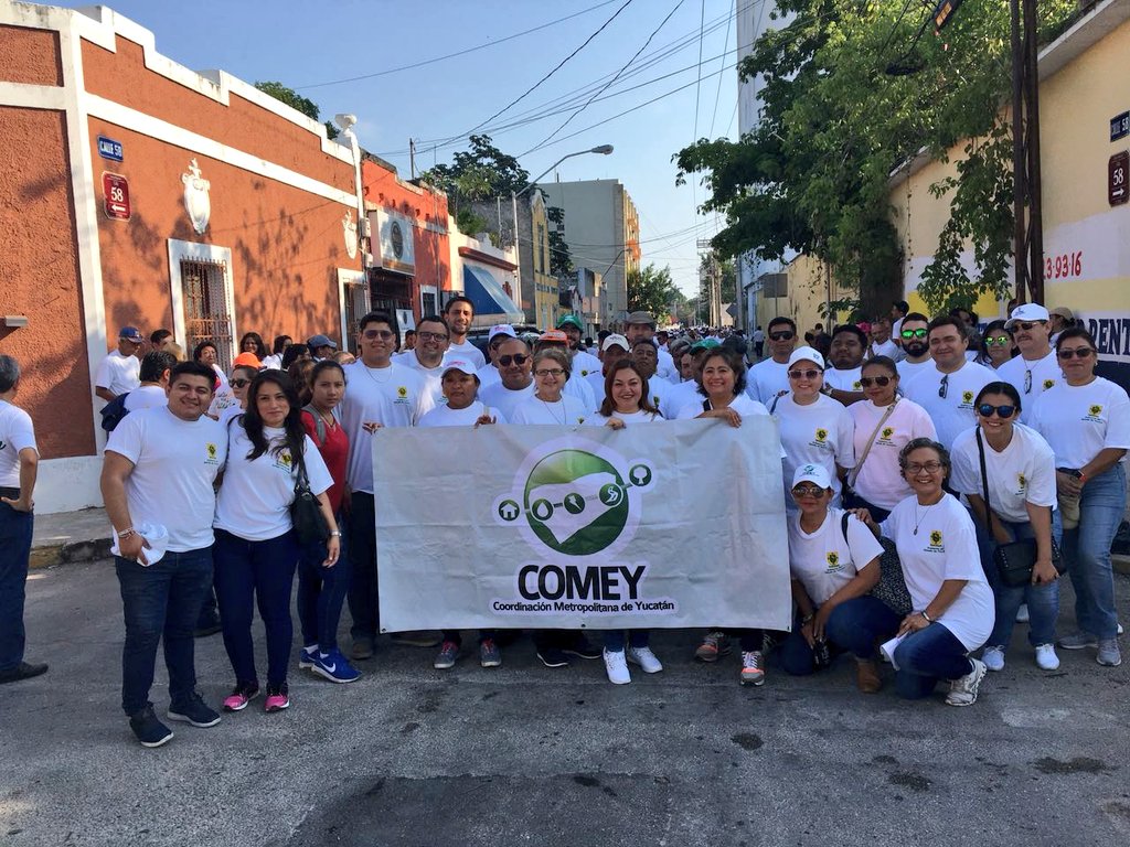 ImdutYucatan's tweet photo. @ComeyYucatan participa en la marcha conmemorativa para celebrar el #DíaDelTrabajo con el compromiso de seguir trabajando por la Zona Metropolitana de Mérida con profesionalidad y renovado entusiasmo. #SomosCOMEY https://t.co/RBg1ue3m9Q