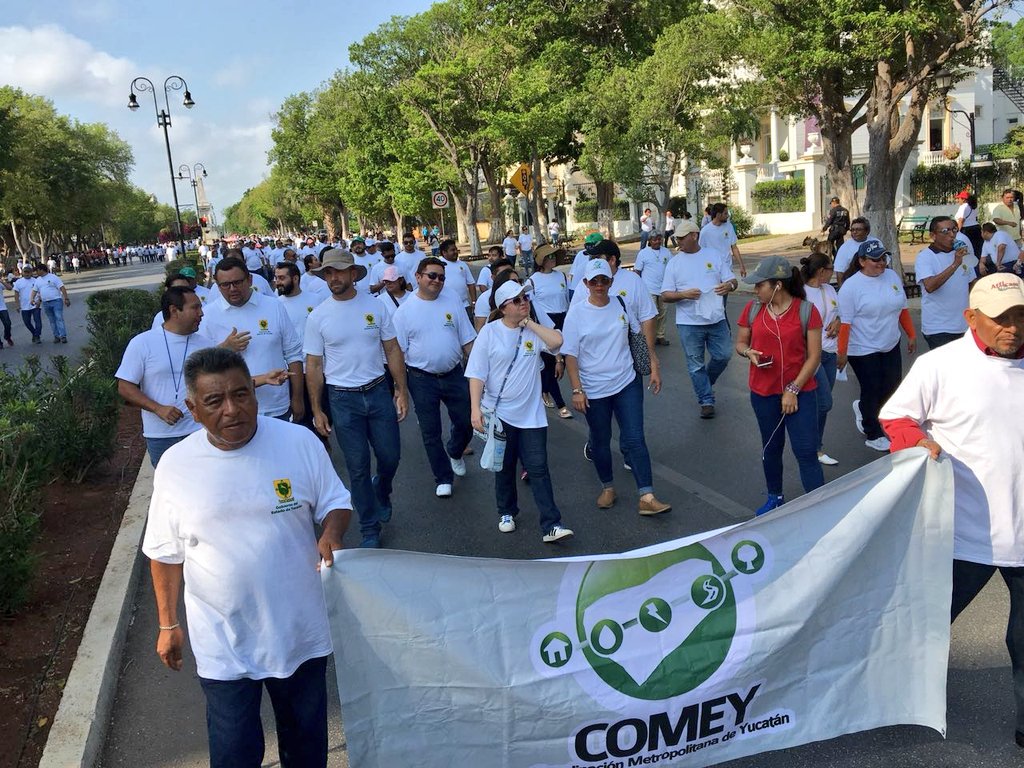 ImdutYucatan's tweet photo. @ComeyYucatan participa en la marcha conmemorativa para celebrar el #DíaDelTrabajo con el compromiso de seguir trabajando por la Zona Metropolitana de Mérida con profesionalidad y renovado entusiasmo. #SomosCOMEY https://t.co/RBg1ue3m9Q