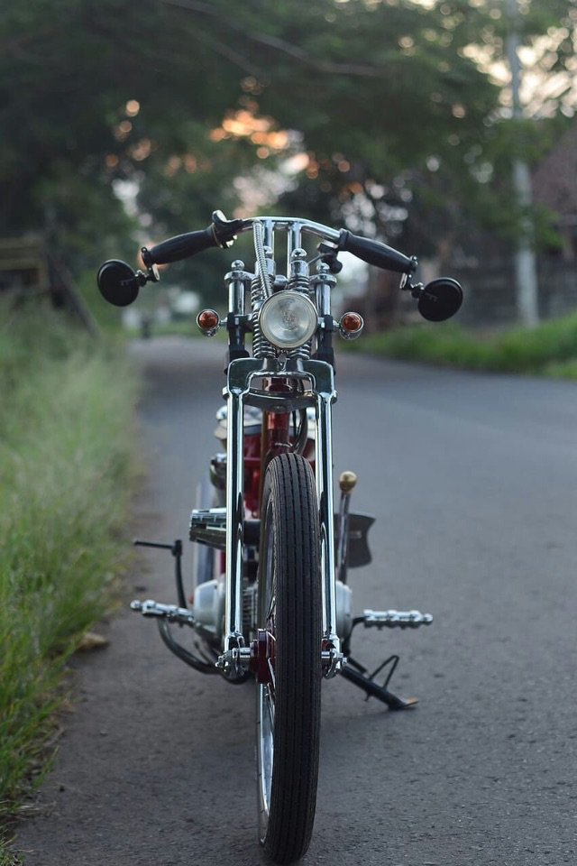 ChadsasRichard's tweet photo. FOR SALE Honda C86 Chopper , Surat Kumplit , Fast Respon 📱/📞 085223918885 #ForSale #hondamotorcycle #chopper #jualbeli #motorcustom https://t.co/MhumMysNhw