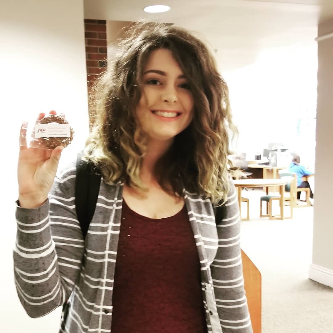 ekulibraries's tweet photo. Be on the lookout for library staff, who are delivering @LittleDebbie snacks to you while you study today! #RandomActsOfSnacks #DeStress #HangInThere #EKULibraries #HeretoHelp #LittleDebbie https://t.co/DhZ916OKOb