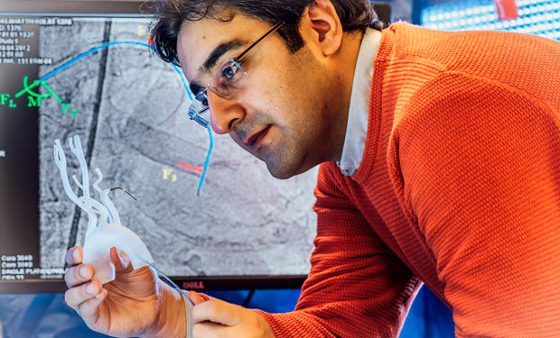 Concordia's tweet photo. #CUgradstudent & #PublicScholar @AmirHooshiar is the first Concordian to win the @NSERC_CRSNG Gilles Brassard #Doctoral Prize! https://t.co/ysIpPSHwgw #PhD @ConcordiaGrad https://t.co/596W0eYzjx