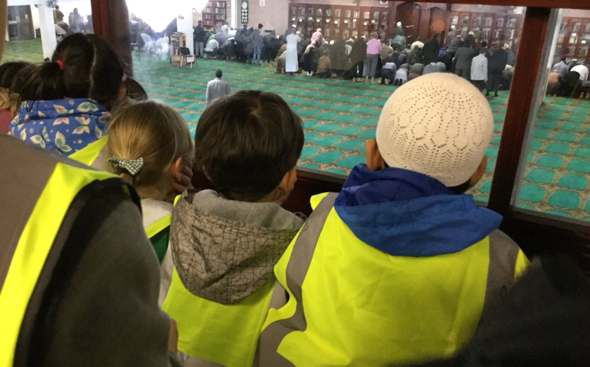 Year 2 visited Birmingham Central Mosque today and found out lots of fascinating information on an educational tour #workingtogether #birminghamcentralmosque #alwayslearning #mosquevisit