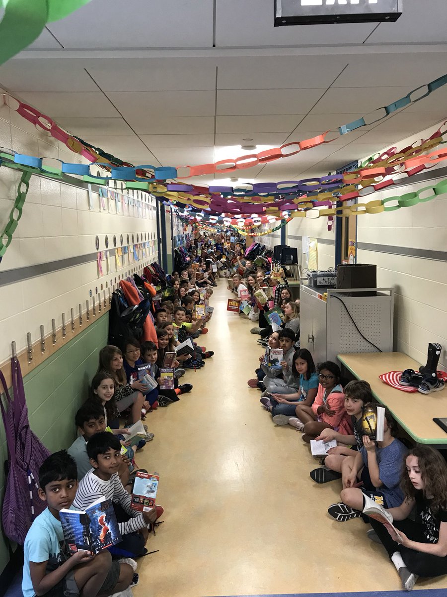 MrsTewksbury3rd's tweet photo. April reading challenge is complete. Way to go 3rd grade! #gwgreats https://t.co/r9pLau7SN8