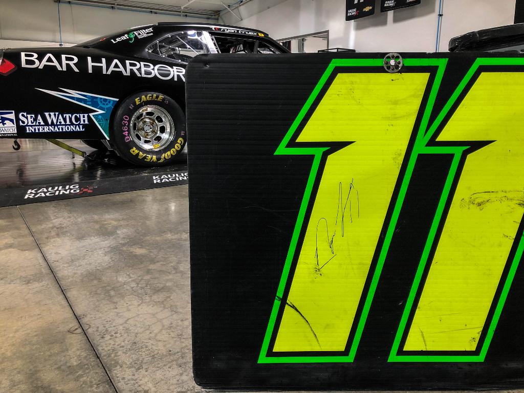 KauligRacing's tweet photo. 🚨It's time for a GIVEAWAY 🚨

Retweet and follow for a chance to win a race-used No. 11 pit stop sign signed by @Ryan_Truex! 

We'll pick a winner this Thursday at 12p ET 🙌

#goryan https://t.co/CqI8Wr7Y4R