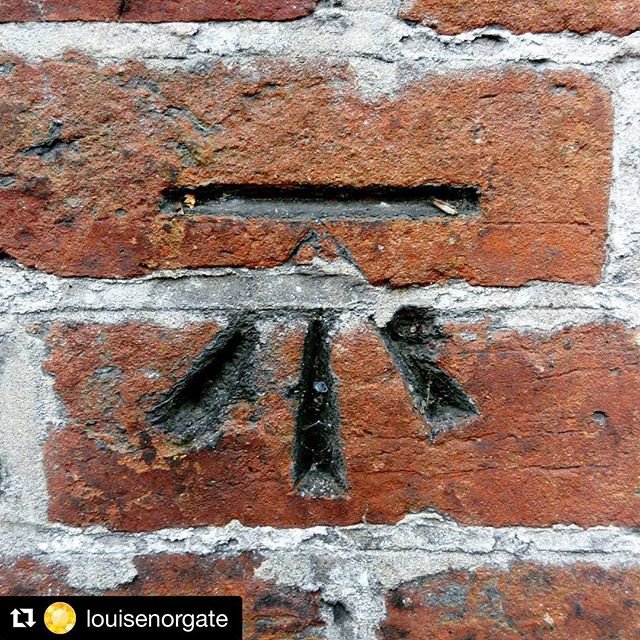 OrdnanceSurvey's tweet image. Have you seen one of these while you’ve been out and about?👇Tweet us your favourite #osbenchmark carving! social.os.uk/benchmarks_XKT…