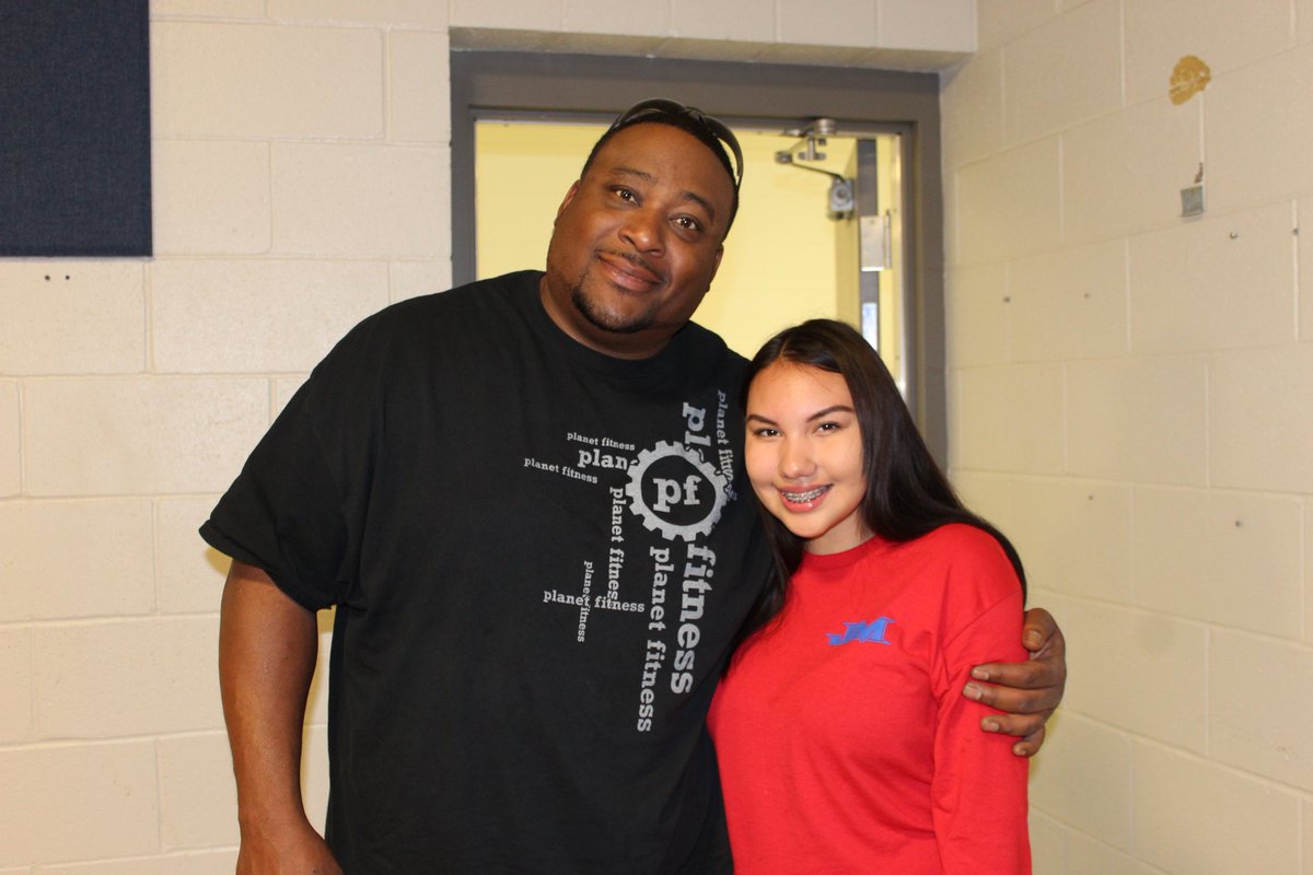 AspasiaAngelou's tweet photo. John Marshall #Donuts4Dads event this morning was a big success! Thanks to all our Dads for coming out to support our Bears &amp; LadyBears! We appreciate our Stuco &amp; Sponsor Shelly Campbell for this event! #JMFam #BeTheChange #ProudPOY #ServantLeader @jmbearsokc @OKCPS @WmStubbs https://t.co/ja7gk4vlVQ
