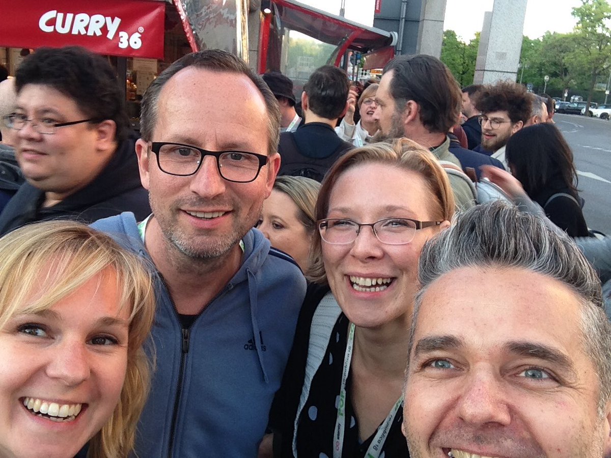 Republica-Premiere #rp18! Erst mal fein Currywurst essen #curry36