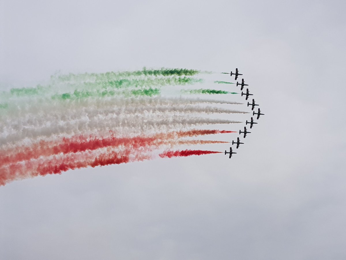 #Rivolto orgoglio italiano, Frecce Tricolori. Complimenti all'ottima organizzazione dell'evento di presentazione della pattuglia acrobatica nazionale. Felice di essere stata invitata. il mio #1Maggio2018