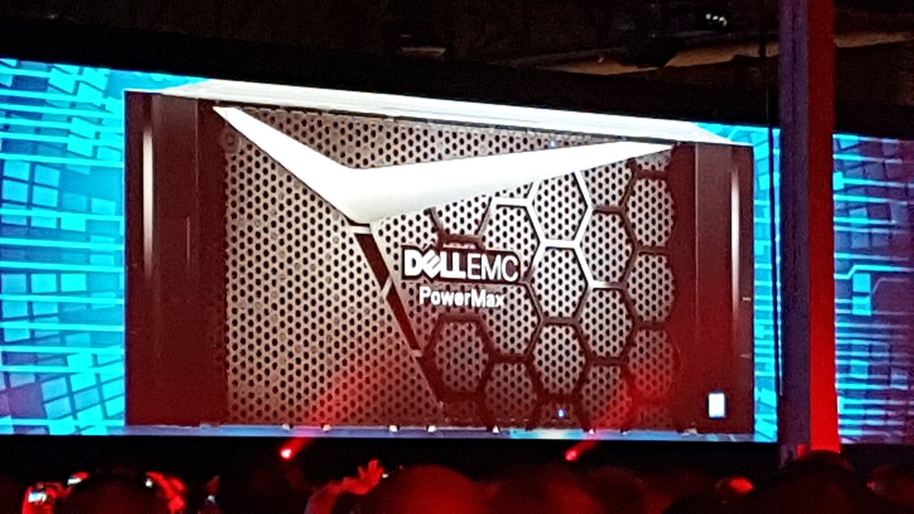 dcgeekmm's tweet image. Next incarnation of VMAX: The PowerMAX @DellTechWorld 
I love this box.
#DellTechWorld