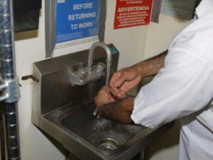 Hand Washing is so easy and so important in preventing #foodborne illness #foodhandler #foodsafety #foodsafetyeducation #handhygiene #handwashing b2s.pm/sqnfF2