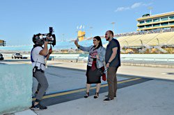 NBCUNIVERSOPR's tweet photo. This Sunday on #TheRiveras @JacqieOfficial steps out of her comfort zone to sing the national anthem @NASCAR @HomesteadMiami and  @My_Key_Tweets joins as they meet @Daniel_SuarezG @driverRyanReed 
@NASCARonNBC @NASCARLatino @XfinityRacing
#XfinitySeries only on @NBCUNIVERSO 10pm https://t.co/7REPl7qRJr