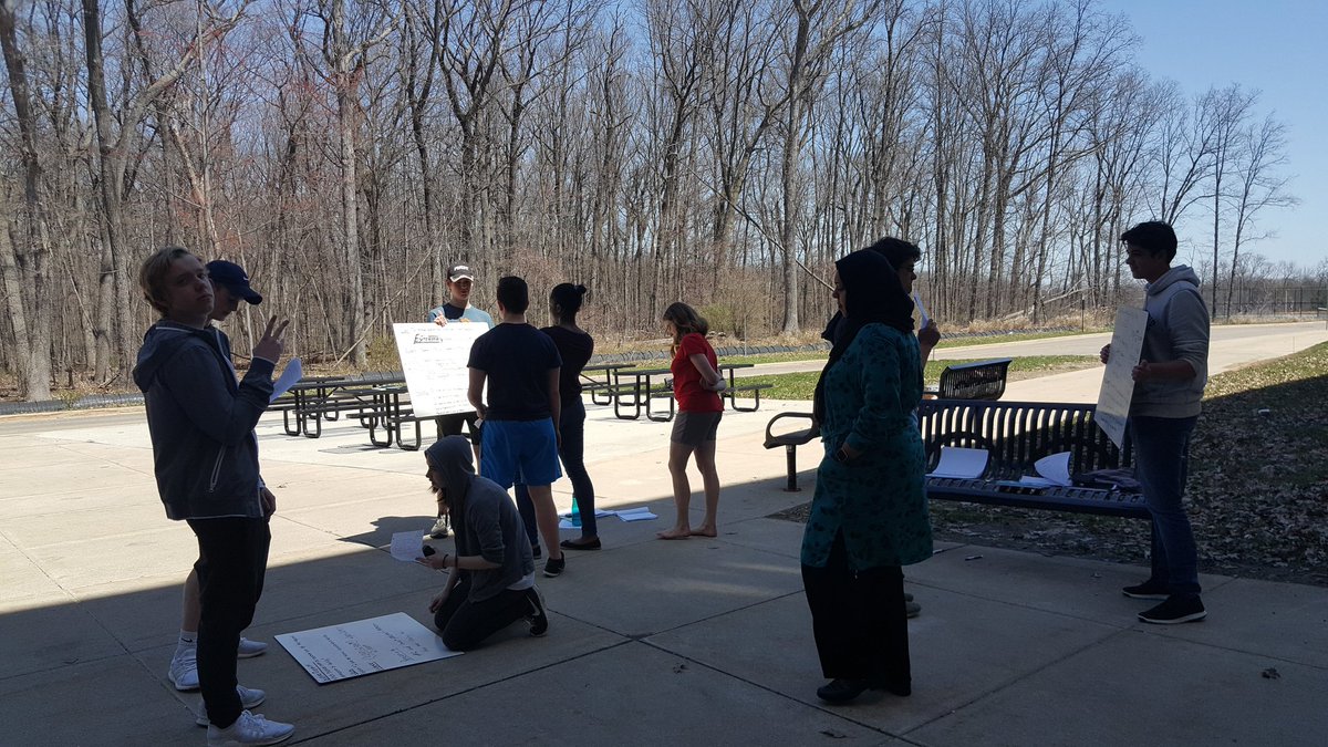 Skylinehetter's tweet photo. When the weather is awesome take the argumentation session outside! #argumentdriveninquiry #argumentdriveninchemistry #NGSS @SkylineHighA2 @A2schools https://t.co/xyzXxMByJy