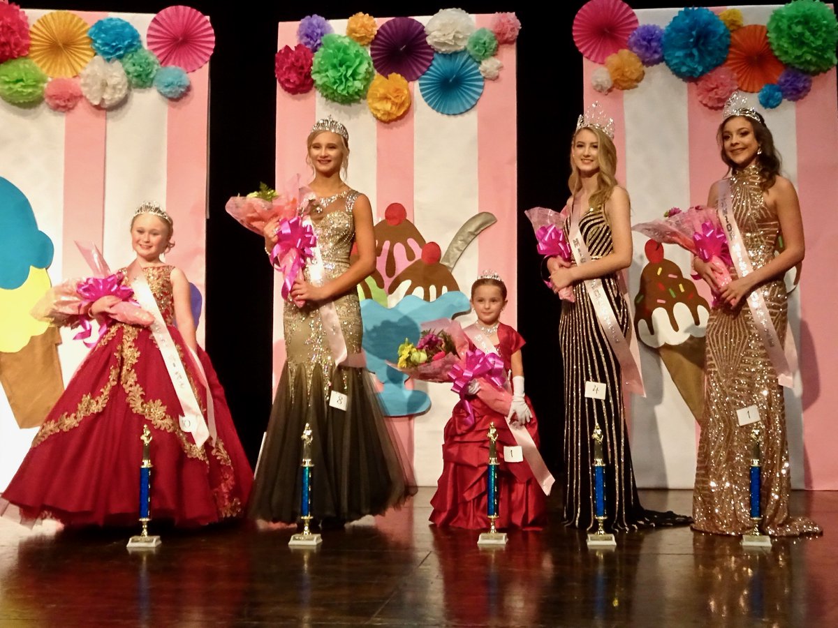 KountzeLibrary's tweet photo. Miss Kountze Pageant 2018
(from left to right)
Our Lovely Miss Nikayla Drake
Little Miss Kountze Jena Warden
Miss Tiny Tot Lexi Elmer
Miss Kountze Amberly Stutts
Junior Miss Carli Herrera https://t.co/iM7FYM7Hg7