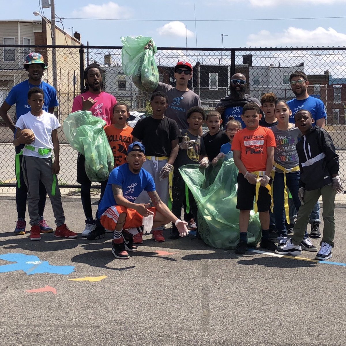PlayworksPA's tweet photo. Big shout out to Coach J for completing his “Be a Good Neighbor Day” which included a playground clean up and parents vs kids flag football! Woosh clap for a healthy community👏🏽🙌🏽 #playworkspa #playworks #ceiproject #americorps #recesscoach https://t.co/shyfZNIAT2