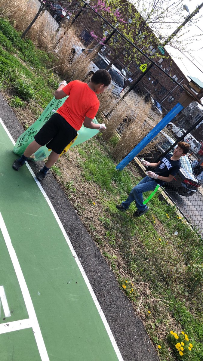 PlayworksPA's tweet photo. Big shout out to Coach J for completing his “Be a Good Neighbor Day” which included a playground clean up and parents vs kids flag football! Woosh clap for a healthy community👏🏽🙌🏽 #playworkspa #playworks #ceiproject #americorps #recesscoach https://t.co/shyfZNIAT2