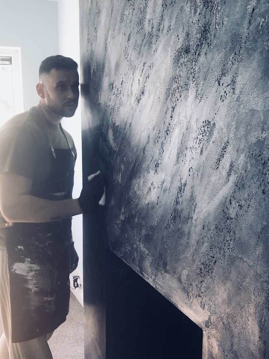 #marbleplaster #polishedplaster #luxury #interiordesign #fireplace #logburner #surfacedesign