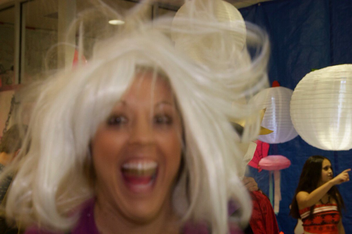 tana2216's tweet photo. HAPPY HAPPY BIRTHDAY JAN(elle)!!!!! thanks for giving us all that deodorant i rly appreciate it !!  another thank u for being the best role model for us !!! LOVE U 💚💙💃🏻 #numba1isfun #fighttofeel https://t.co/U6IgyGC3ki