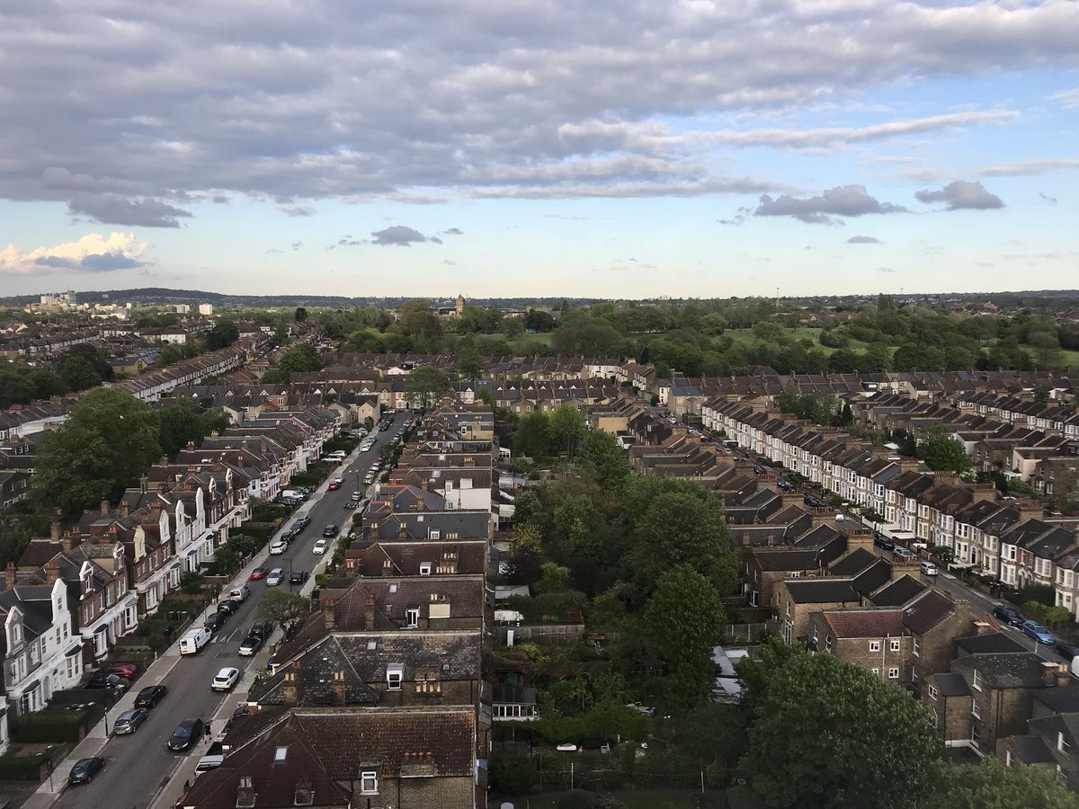 Most people don’t get to see this vista of   #Catford’s <a href="/mountsfieldpark/">Mountsfield Park</a>.

❣️