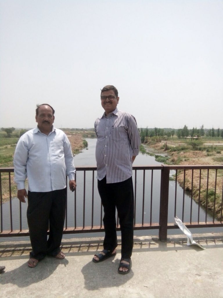 PKumar59's tweet photo. Hindon cleaning by locals continues on 10th day. More than 3 km river cleaned. Heaps of Jalkumbhi to b converted in to manure. Can’t resist appreciating enthusiasm &amp; involvement of people, Pradhan Pura Mahadev, employees/officers, Raman. Request other Pradhans to emulate. https://t.co/R19Gc00odM