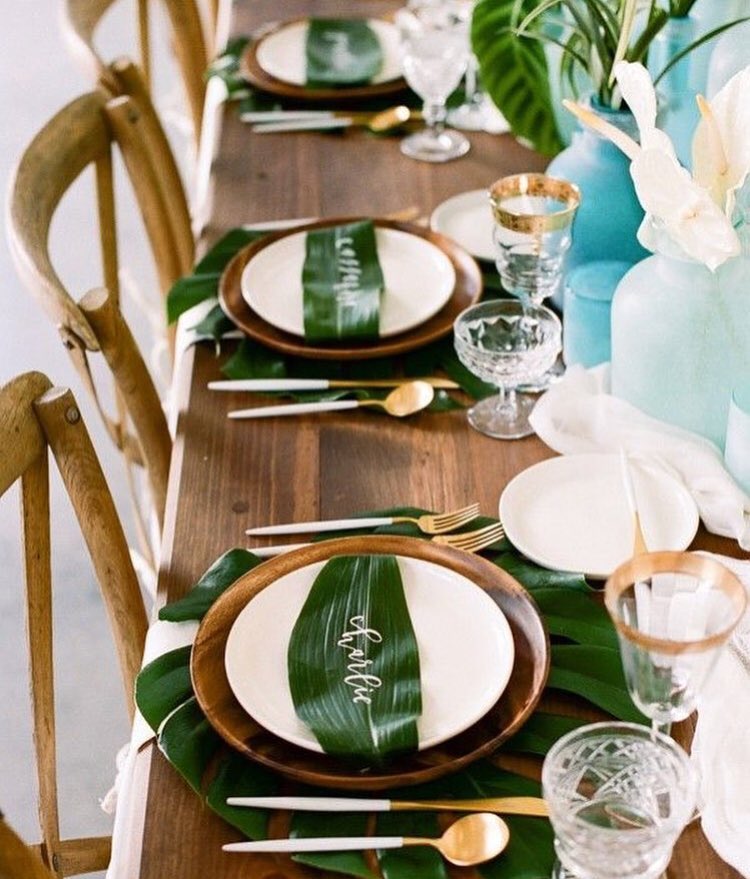 From escort cards to place settings we love leaves. This trend isn’t going anywhere. I can’t wait to see this with the autumn foliage. #leaflove #placecards #escortcards