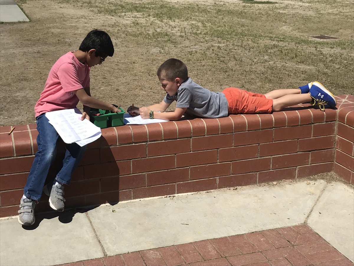 KristinsKiddos's tweet photo. When the weather is this gorgeous, you take school outside! ☀️📝🖍 @ScottsRidgeES @mleach2 https://t.co/5SYHU5Xtve
