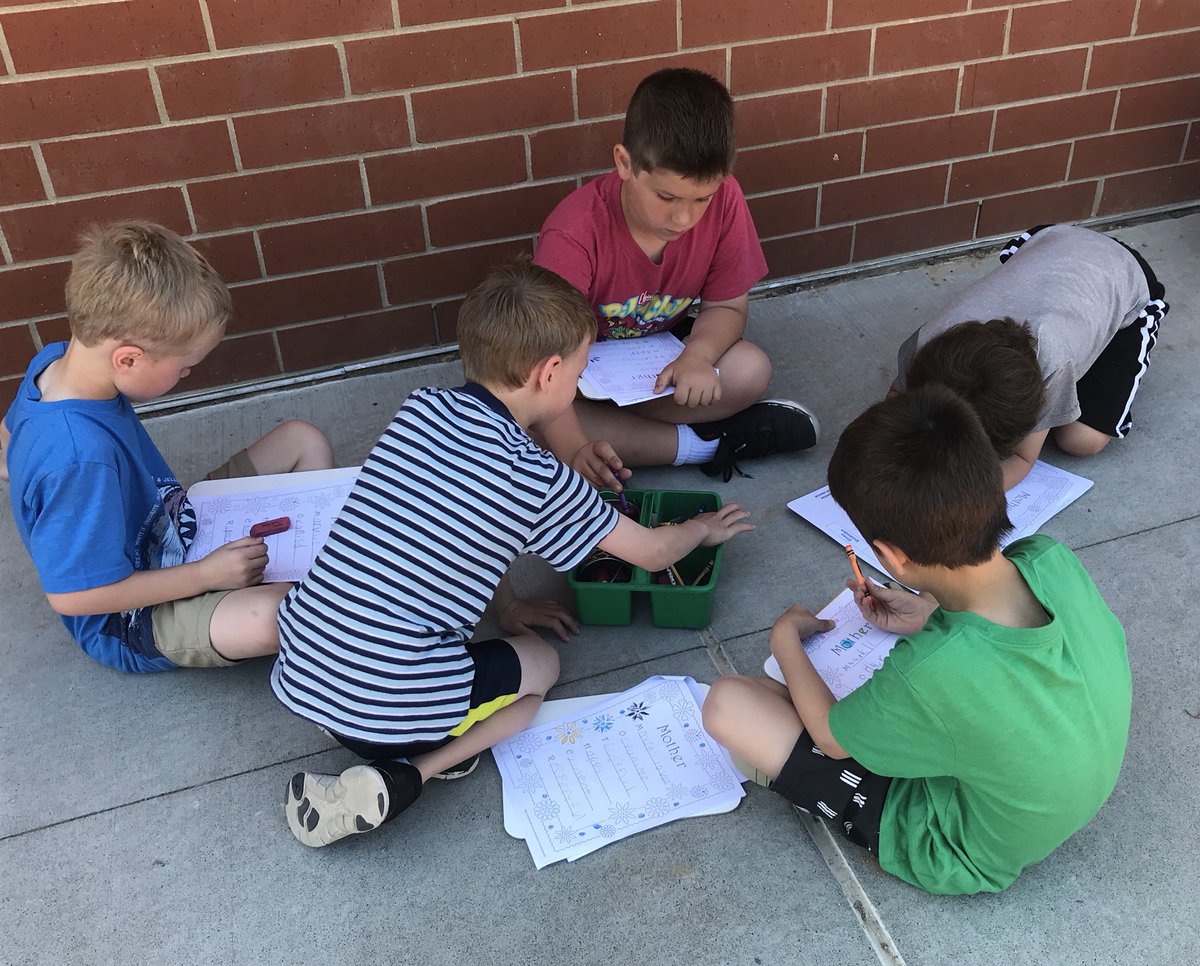 KristinsKiddos's tweet photo. When the weather is this gorgeous, you take school outside! ☀️📝🖍 @ScottsRidgeES @mleach2 https://t.co/5SYHU5Xtve