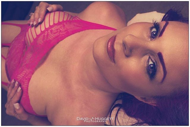 Lindsay_Hudson's tweet photo. Amazing shot and edit by my talented friend @davidhuggettphotography and coloured contact lenses @colouredcontactsuk suntan from @crazyangeltan 💗
#pink #bodystocking #lingerie #faketan #sunlesstan #lingerie #curvy #curves #makeupartist #mua #pinkling… https://t.co/XaqcMDqsVZ https://t.co/9MbGsOFBmU