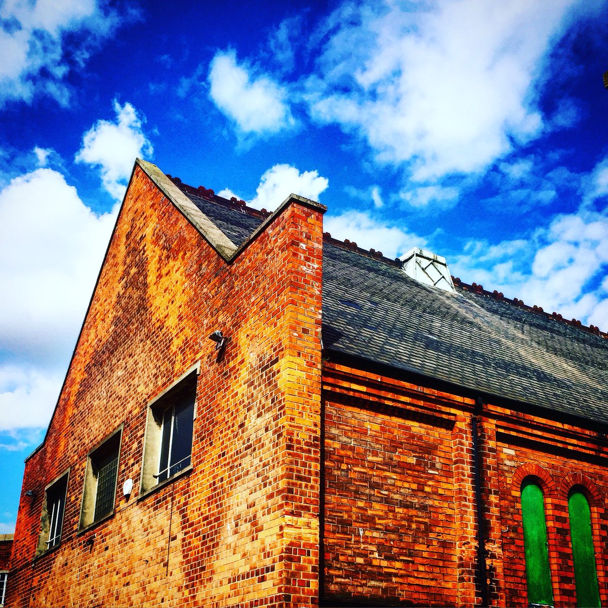 The sky’s the limit... 💫 

#AimHigh NewBrewery #NotLongNow #LincolnshireBeer #GrimsbyDock