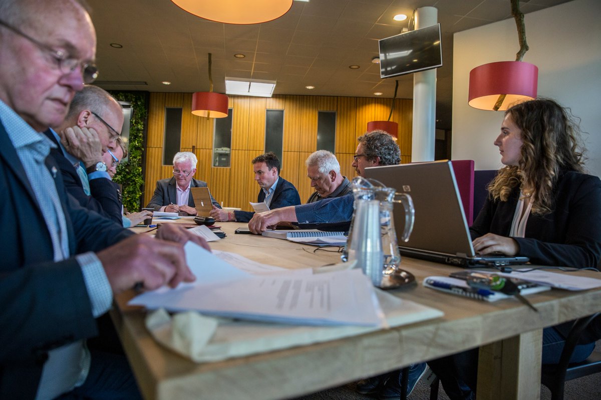 Onze gemeenteraad gaat deze raadsperiode aan de slag met het raadsprogramma in plaats van een coalitieakkoord. Momenteel wordt het raadsprogramma samengesteld door alle fracties. De opbrengst van deze deelsessies kun je live volgen via de online stream: bit.ly/2I2Vpey