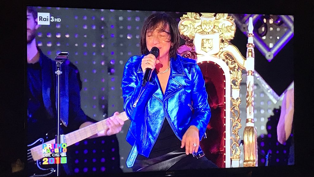 Anche i più grandi possono fare qualche errore in diretta. Grandissima <a href="/GiannaNannini/">Gianna Nannini</a> #1M18 #PrimoMaggioRoma