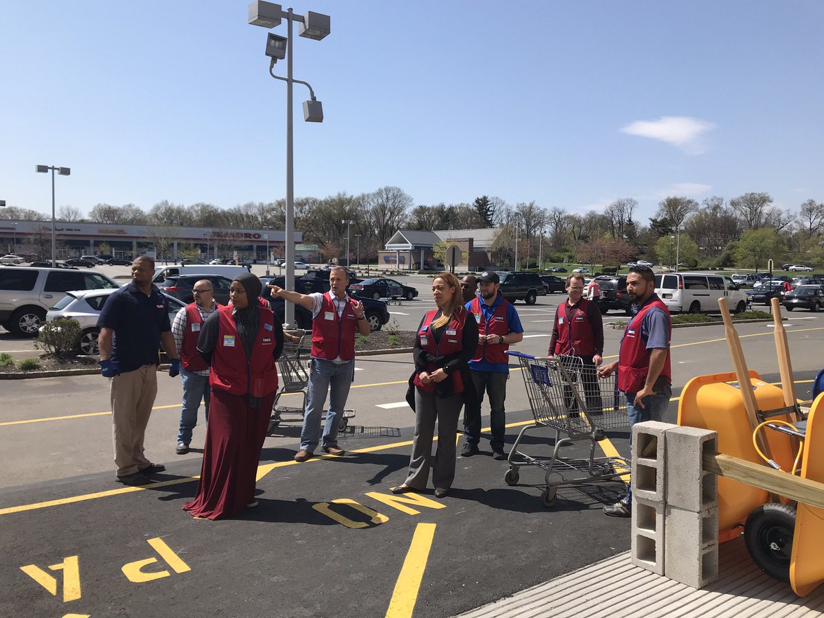 fnavarro2016's tweet photo. Beautiful day for an exterior walk/ leadership meeting ! 🌞🌼🌹🌸@church1230md @HahnDianne @dougfischer66 https://t.co/yd2dBZeoj3