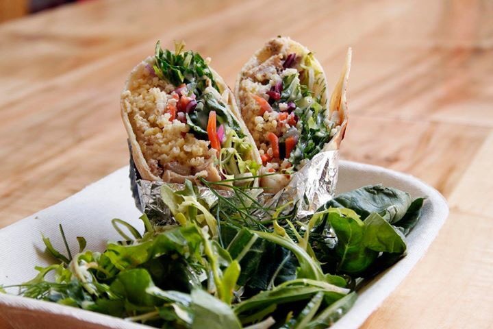 comenyam's tweet photo. Nyamurrito
Glutenfree wrap| Jerk chicken| Steamed Millet| nyam slaw &amp; greens| black-eyed peas hummus| ackee aioli| chimichurri hot sauce 

#nyam #nyamurrito #burrito #AfroJamaican #tastethesix #eatthesix #alwaysglutenfree #millet #Diaspora #chimichurri #tofoodies #416foods https://t.co/3fChQuCxd5