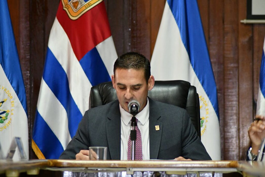 emuyshondt's tweet photo. Esta mañana llevamos a cabo el primer Concejo Municipal, nombramos juntas directivas de entidades descentralizadas y cargos de confianza; además votamos a favor del retorno de la heráldica municipal.
#SSesTuyo #ElCambioPositivo https://t.co/LEdRWPZSbU