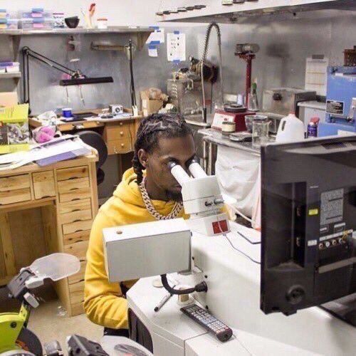 StumblerTop's tweet photo. Me helping my friends with their problems vs me solving my own. https://t.co/J7zxrFSaw5