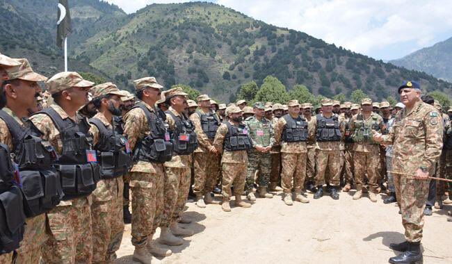 ShamDefender's tweet photo. یہ جو سوھنی دھرتی ہے 
اس کے پیچھے وردی ہے..... 
پاکستان زندہ آباد 
پاک فوج پائندہ باد https://t.co/JJWaiMa7Xg