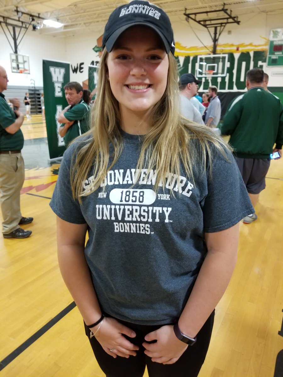 29NewsWVIR's tweet photo. William Monroe HS celebrates 8 student-athletes who will play in college including Alexis Ray who signs with St. Bonaventure softball on a full academic scholarship.  See the ceremony on NBC29 news at six.  @WMHSDragons https://t.co/Zl2uAPKCbR