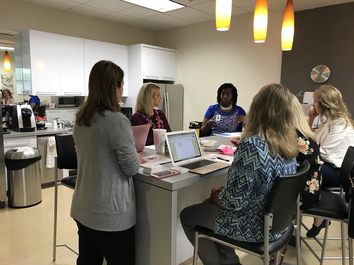 Learning in the office kitchen #googlestyle #believeinmesquite <a href="/KlloydLloyd/">Karen Lloyd</a> @HammettJennifer