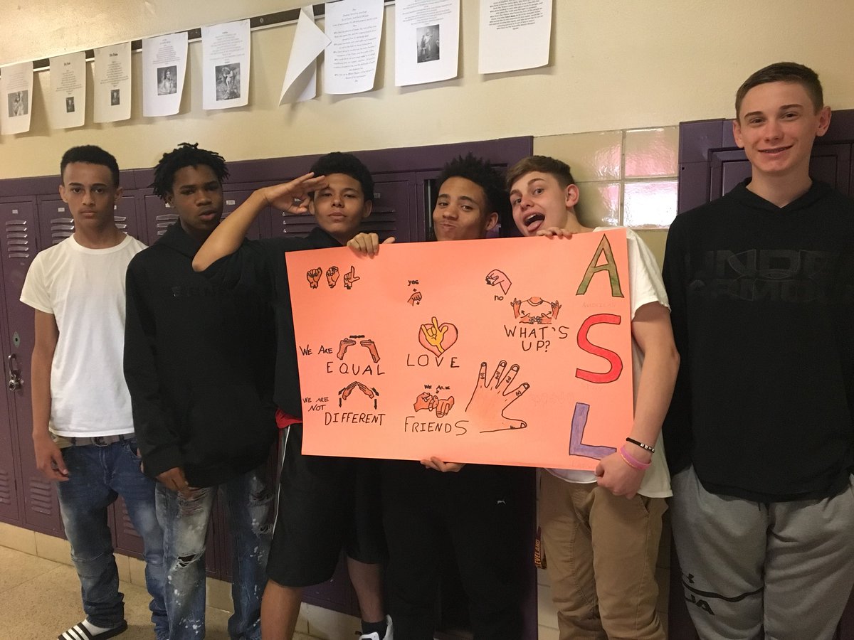 MMSTeam8_3's tweet photo. 8-3 students interviewed our MD unit friends to come up with a plan to help everyone communicate. #GlobalDesignDay #MiddieRising @MCSDSuper @MMSMiddies https://t.co/RhWsbL3hpF