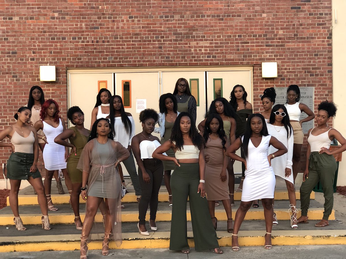iamky_'s tweet image. i like us over anybody 🌻✨ #FamuCheer 🎀