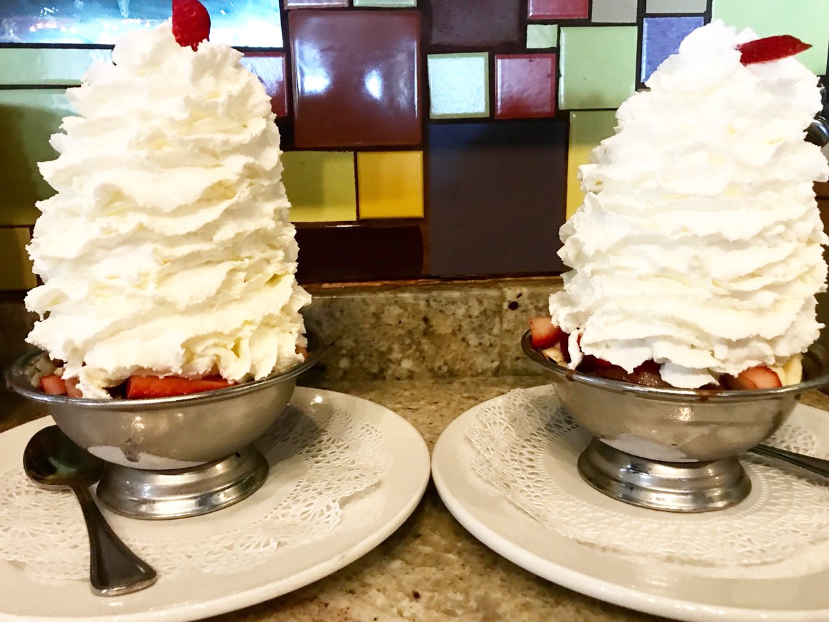 Happy May Day! This weather calls for a Cleopatra (or 2)! ☀️🌷🌹🍦#CyranosSTL #CleopatraCominAtCha #Stleats #StlDesserts