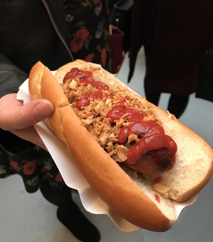 WinesofGermany's tweet photo. Delicious bratwurst from @HermanFeeds at #GForce2018 tonight. Try pairing with a German Pinot Noir 😋 https://t.co/TrTONYr8rl