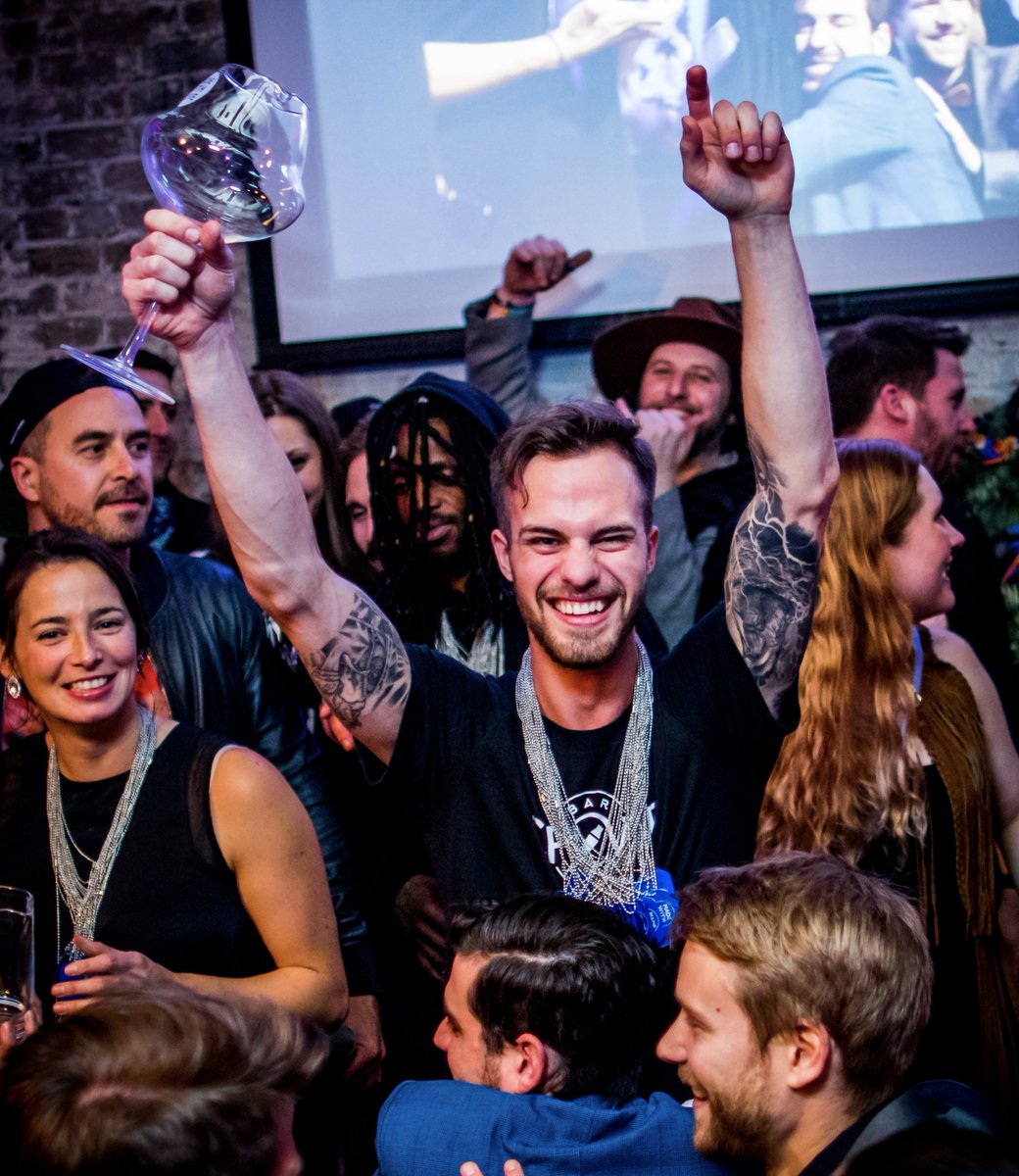 Whouhou ! Montréal remporte les honneurs à la finale nationale de <a href="/_MadeWithLove_/">Made With Love</a> 2017-18, la compétition de mixologie la plus extravagante au Canada. Le nouveau Champion National de cette 9e tournée est Isaac Bédard, représentant du #CrowdBarandFlair ! #madewithlove #TheHarmonia