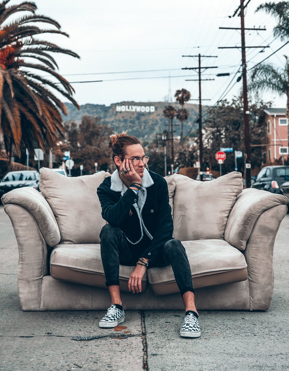 Couch surfing in Hollywood🌴