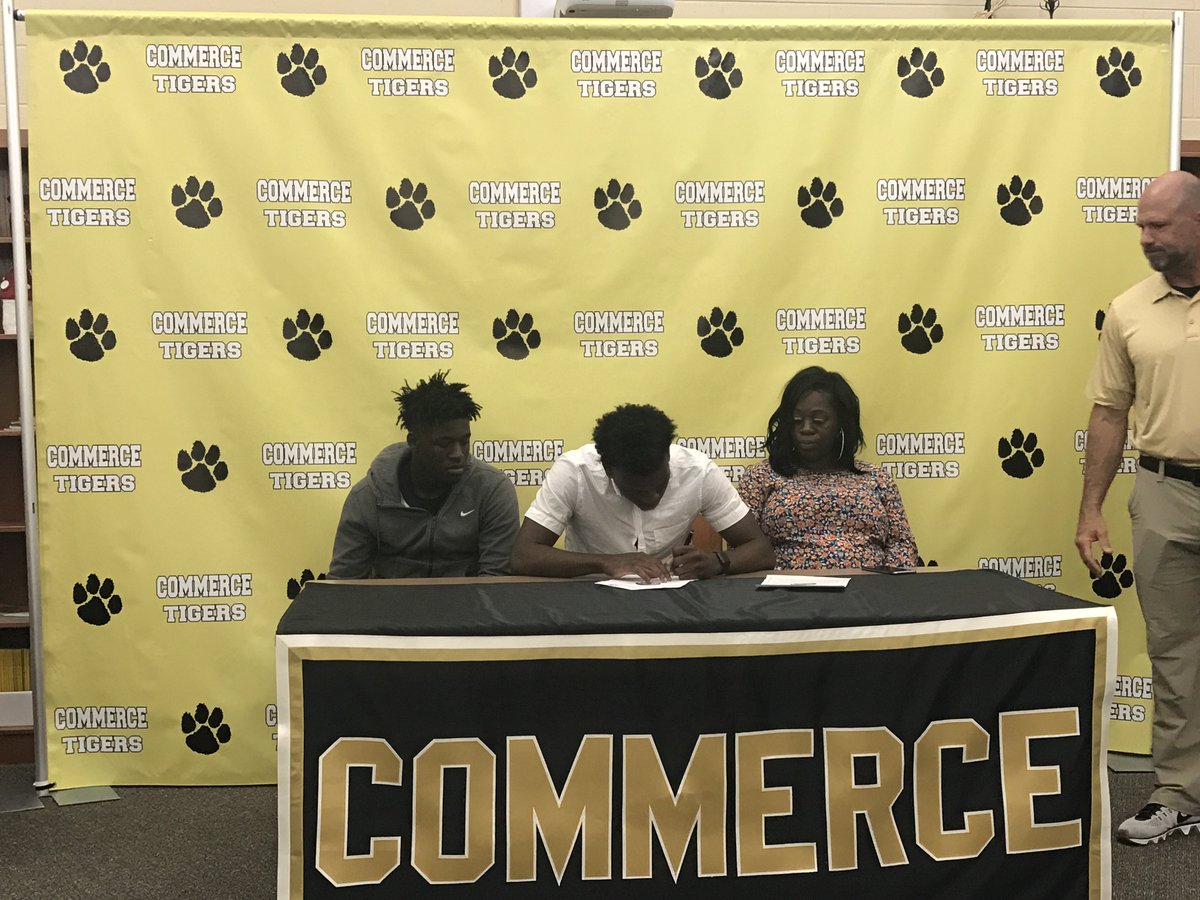 Commerce High School tweet media