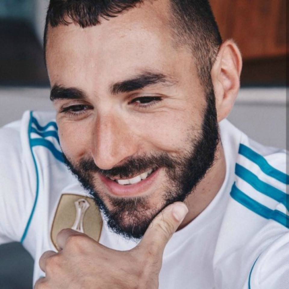 InvictosSomos's tweet photo. 42 goles y 18 asistencias en 84 partidos de UEFA Champions League con la camiseta del Real Madrid. Una competencia que le gusta mucho. KARIM BENZEMA. https://t.co/qHqccAHvV6