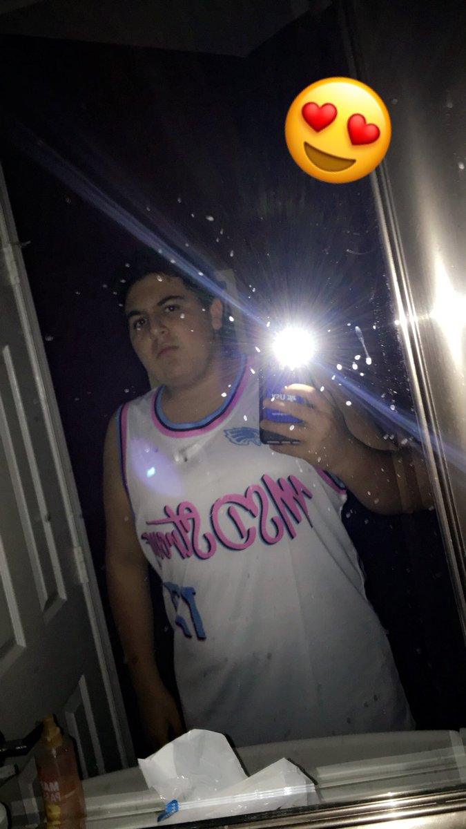GabeGlassmanTV's tweet photo. Now I can rep my favorite team while still being proud to be an eagle!! #Remember17 #MSDStrong @MiamiHEAT @PrincipalMSD https://t.co/K056EKrOTB