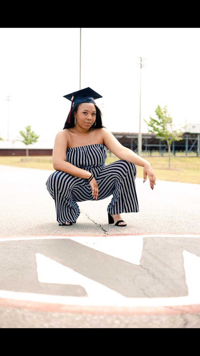 _kolormered's tweet photo. it’s May 1st &amp; you know what that means 🤪💕 #ITSGRADSZN https://t.co/SJ9MFhaVzz