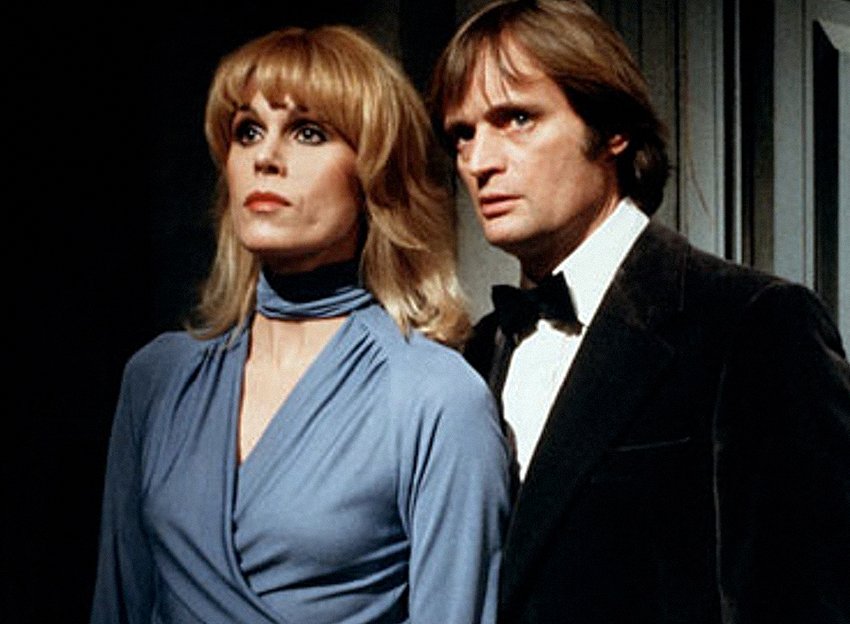 Wishing the wonderful Joanna Lumley a very happy 72nd birthday!
Seen here with David McCallum in Sapphire & Steel. 