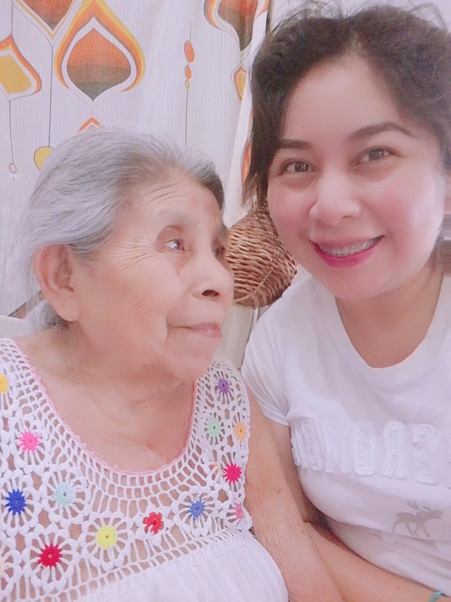 1004maritza's tweet photo. Quédate con alguien que te mire como mi abuela me mira a mi ah https://t.co/M4Y3pgMTfZ